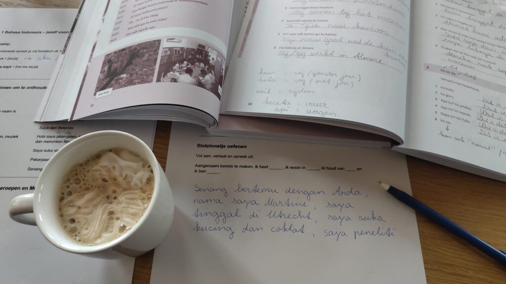 My very first lesson in Bahasa Indonesia! Among other, I learned that Perpustakaan means library.